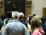 Visitors Viewing Artwork in the Musee du Louvre, Paris, Ile-De-France, France Photographie par Glenn Beanland
