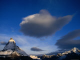 The Matterhorn Dwarfed at Sunrise by a Giant Cloud, Valais, Switzerland Fotografisk trykk av Dominic Bonuccelli The Matterhorn Dwarfed at Sunrise by a Giant Cloud, Valais, Switzerland Fotografisk trykk av Dominic Bonuccelli