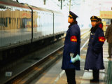 Railway Officials, Shanghai, China Lámina fotográfica por Ray Laskowitz