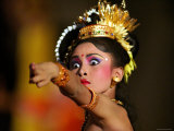 Balinese Woman Dancing at the Great Youth Gong Kebyar Compilation from Bangli and Gianyar Regency Photographie par Paul Kennedy