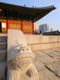 The Stone Haetae on Railings, Deoksegung Palace, Seoul, South Korea Lámina fotográfica por Anthony Plummer The Stone Haetae on Railings, Deoksegung Palace, Seoul, South Korea Lámina fotográfica por Anthony Plummer