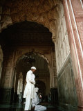 Call to Pray Inside the Badshahi Mosque, Lahore, Punjab, Pakistan Lámina fotográfica por Richard I'Anson