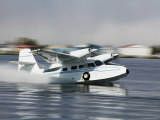 Float Plane Taking Off from Lake Hood, Anchorage, Alaska Fotografie-Druck von Brent Winebrenner