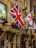 Flags Hanging Outside a Pub, Stow-On-The-Wold, Gloucestershire, England Photographie par Glenn Beanland