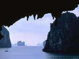 Halong Bay, Quang Ninh, Vietnam Photographie par Stu Smucker
