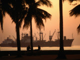 Harbor at Sunset, Manila, Luzon, Southern Tagalog, Philippines Lámina fotográfica por John Elk III