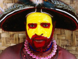 Man from Egele Tribe Wearing Face Paint at Enga Cultural Show, Papua New Guinea Photographie par John Banagan