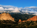 Garden of the Gods and Pikes Peak at Sunrise, Colorado Springs, Colorado Photographie par Holger Leue
