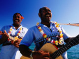 Musicians Singing and Playing Guitar and Ukelele, Amedee Islet, South Province, New Caledonia Photographie par Peter Hendrie