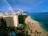 Rainbow over Waikiki Beach, Oahu, Hawaii Photographie par Lee Foster