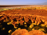 Encrusted Pool and Barren Landscape, 116M Below Sea Level, Dallol, Danakil Depression, Ethiopia Photographie par Ariadne Van Zandbergen