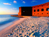 Fort Jefferson and Beach at Sunset, Garden Key, Dry Tortugas National Park, Florida Fotografisk trykk av Eddie Brady Fort Jefferson and Beach at Sunset, Garden Key, Dry Tortugas National Park, Florida Fotografisk trykk av Eddie Brady