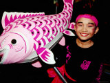 Boy with Fish at Chingay Chinese New Year Party, Singapore Lámina fotográfica por Alain Evrard Boy with Fish at Chingay Chinese New Year Party, Singapore Lámina fotográfica por Alain Evrard
