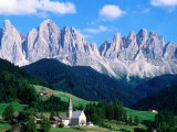 Santa Maddalena with Mt. Odle, Dolomites, Sciliar Natural Park, Trentino-Alto-Adige, Italy Fotografisk tryk af John Elk III