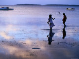 Children Standing in Shallow Tide, Tongatapu Island, Tongatapu Group, Tonga Photographie par Peter Hendrie