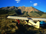 Pilot of Ultralight Plane Taking Camping Excursion, Near Borah Peak, Idaho Photographie par Holger Leue