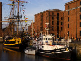 Ships Moored at the Mersey Maritime Museum, Albert Dock, Liverpool, England Photographie par Glenn Beanland