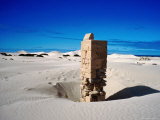 Dunes and Old Telegraph Station, Eucla National Park, Western Australia Photographie par Holger Leue