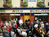 Irish Music Pub Crawl, The Auld Dubliner, Temple Bar, Ireland Photographic Print by Holger Leue