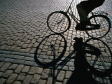 Martin Lladó - Shade of Cyclist Crossing Amalienborg Slotsplads, Copenhagen, Denmark Fotografická reprodukce Martin Lladó - Shade of Cyclist Crossing Amalienborg Slotsplads, Copenhagen, Denmark Fotografická reprodukce