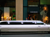 Stretch Limo, Fifth Avenue, New York City, New York Lámina fotográfica por Michael Gebicki