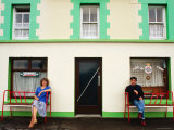 Man and Woman Sitting Outside Pub Entrance, Adrigole, Munster, Ireland Photographie par John Banagan