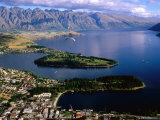 Queenstown Looking Towards the Remarkables Range in Background, Otago, New Zealand Fotografie-Druck von Glenn Van Der Knijff