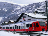 Saint-Bernard Express at Train Station, le Chable, Valais, Switzerland Lámina fotográfica por Glenn Van Der Knijff