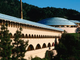 Marin City Civic Center by Frank Lloyd Wright in San Rafael, San Rafael, California Fotografie-Druck von John Elk III