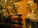 Women's Fashion on Mannequins in Window Display at Robinson's, Orchard Road, Singapore Photographie par Glenn Beanland