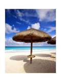 Palapa Umbrella on Cancun Beach, Mexico Photographie par George Oze