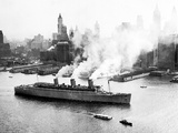 Queen Mary Leaves her New York Berth, c.1940 Photographic Print