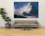 Snow Blows off of the Matterhorn Above Zermatt Muurposter van Gordon Wiltsie Snow Blows off of the Matterhorn Above Zermatt Muurposter van Gordon Wiltsie