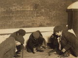 Playing Craps in the Jail Alley, Albany, New York, c.1910 Posters af Lewis Wickes Hine