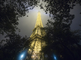 Nighttime View Looking up at Eiffel Tower, Paris, France Photographie par Jim Zuckerman