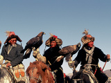 Hunters from Sagsai Sum, Bechik, Tek and Khalbek, Golden Eagle Festival, Mongolia Fotografie-Druck von Amos Nachoum