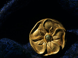 Gold Artifact from Tillya Tepe Find, Six Tombs of Bactrian Nomads, Afghanistan Photographie par Kenneth Garrett