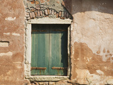 Old Window Along a Walkway, Venice, Italy Photographie par Dennis Flaherty