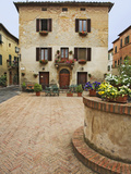 Local Restaurant in Piazza, Pienza, Italy Photographie par Dennis Flaherty