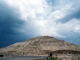 Great Pyramid of the Sun at Teotihuacan Aztec Ruins, Mexico Photographie par Russell Gordon