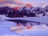 Mount Dana at Sunset Reflecting in Partially Frozen Lake, Sierra Nevada Mountains, California, USA Photographie par Christopher Talbot Frank