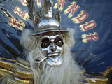 Native Dancer in Mask and Headdress, La Paz, Bolivia Lámina fotográfica por Jim Zuckerman