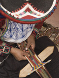 Woman in Traditional Dress and Hat, Weaving with Backstrap Loom, Chinchero, Cuzco, Peru Fotografisk tryk af John & Lisa Merrill Woman in Traditional Dress and Hat, Weaving with Backstrap Loom, Chinchero, Cuzco, Peru Fotografisk tryk af John & Lisa Merrill