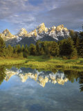 Grand Teton Mountains Reflecting in the Snake River, Grand Teton National Park, Wyoming, USA Fotografie-Druck von Christopher Talbot Frank