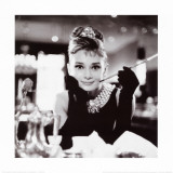 Audrey Hepburn em Bonequinha de Luxo Pôsteres