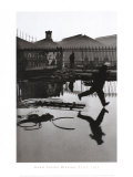 Derriere la Gare Saint-Lazare, Paris Plakater av Henri Cartier-Bresson Derriere la Gare Saint-Lazare, Paris Plakater av Henri Cartier-Bresson