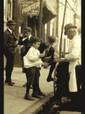 Where the Newsboy's Money Goes Affiches par Lewis Wickes Hine