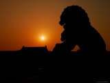 An Imperial Guardian Lion Statue Sits Outside the Forbidden City Photographie par Eightfish 