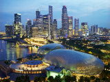 Night View of the Esplanade and Central Business District Behind It Fotografie-Druck von Eightfish 