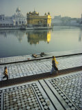 The Golden Temple, Holiest Shrine in the Sikh Religion, Amritsar, Punjab, India Lámina fotográfica por John Henry Claude Wilson The Golden Temple, Holiest Shrine in the Sikh Religion, Amritsar, Punjab, India Lámina fotográfica por John Henry Claude Wilson